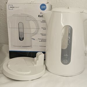 Mainstays White Electric Kettle Model 550236. 1.7L #188